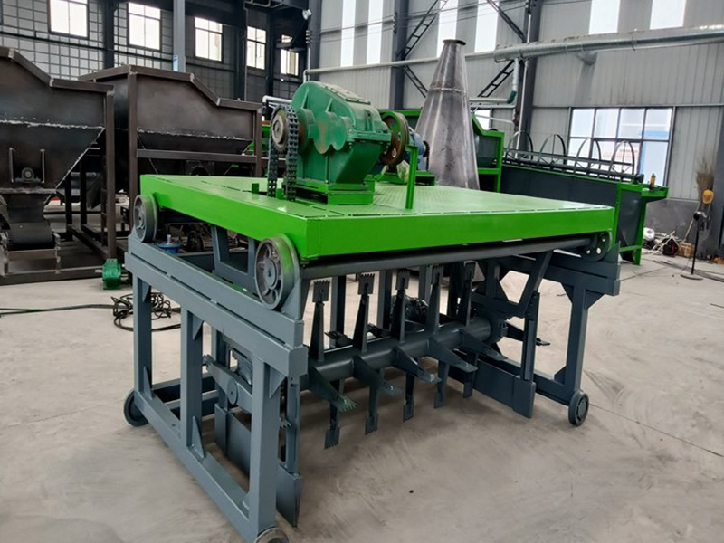 小型自走式翻堆机